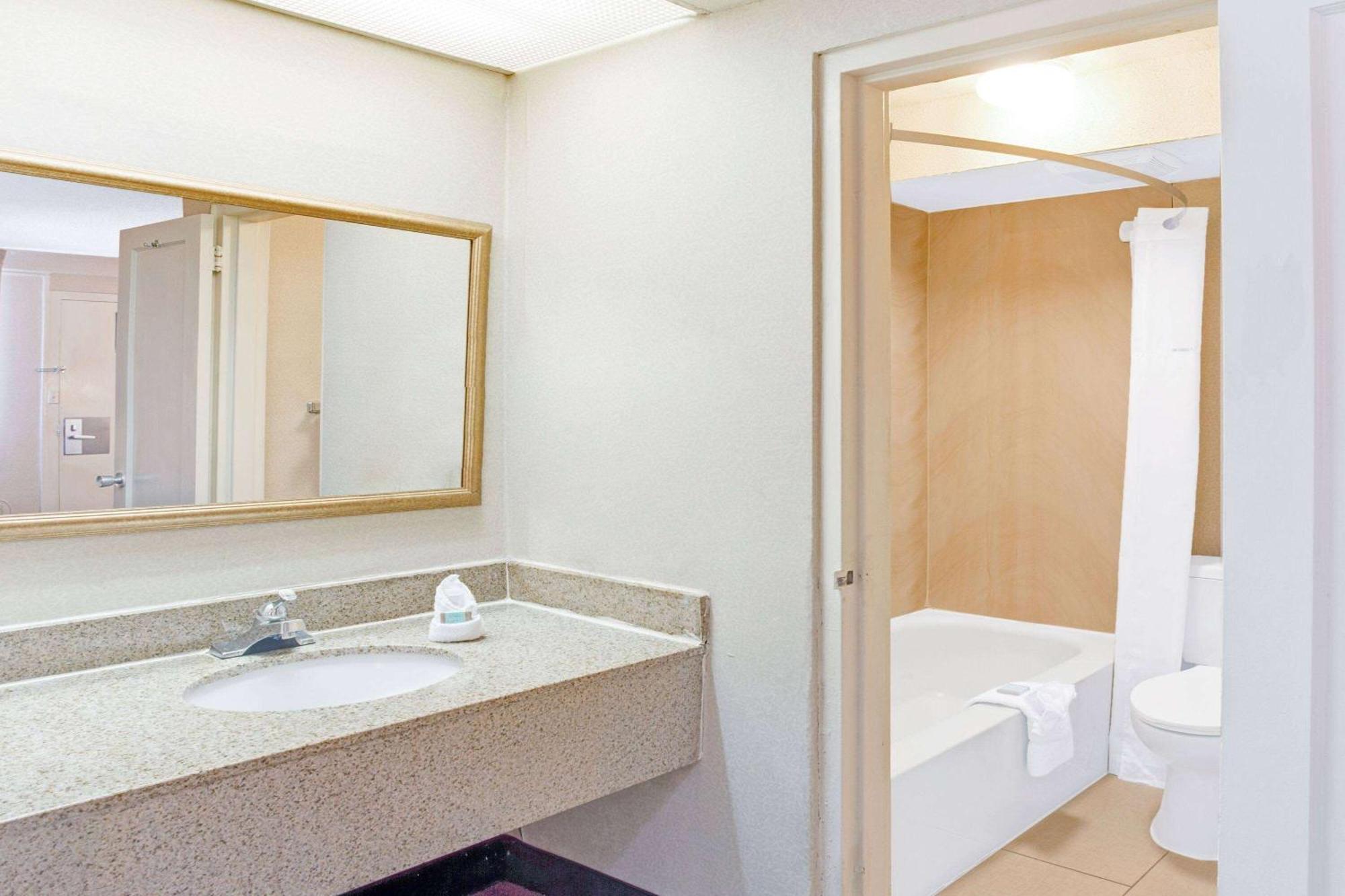 Travelodge by Wyndham Silver Spring Eksteriør billede